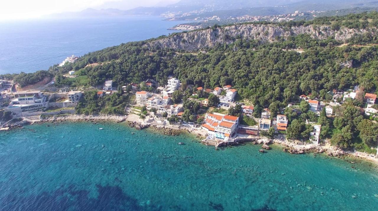 Azzure Apartment Ulcinj Buitenkant foto