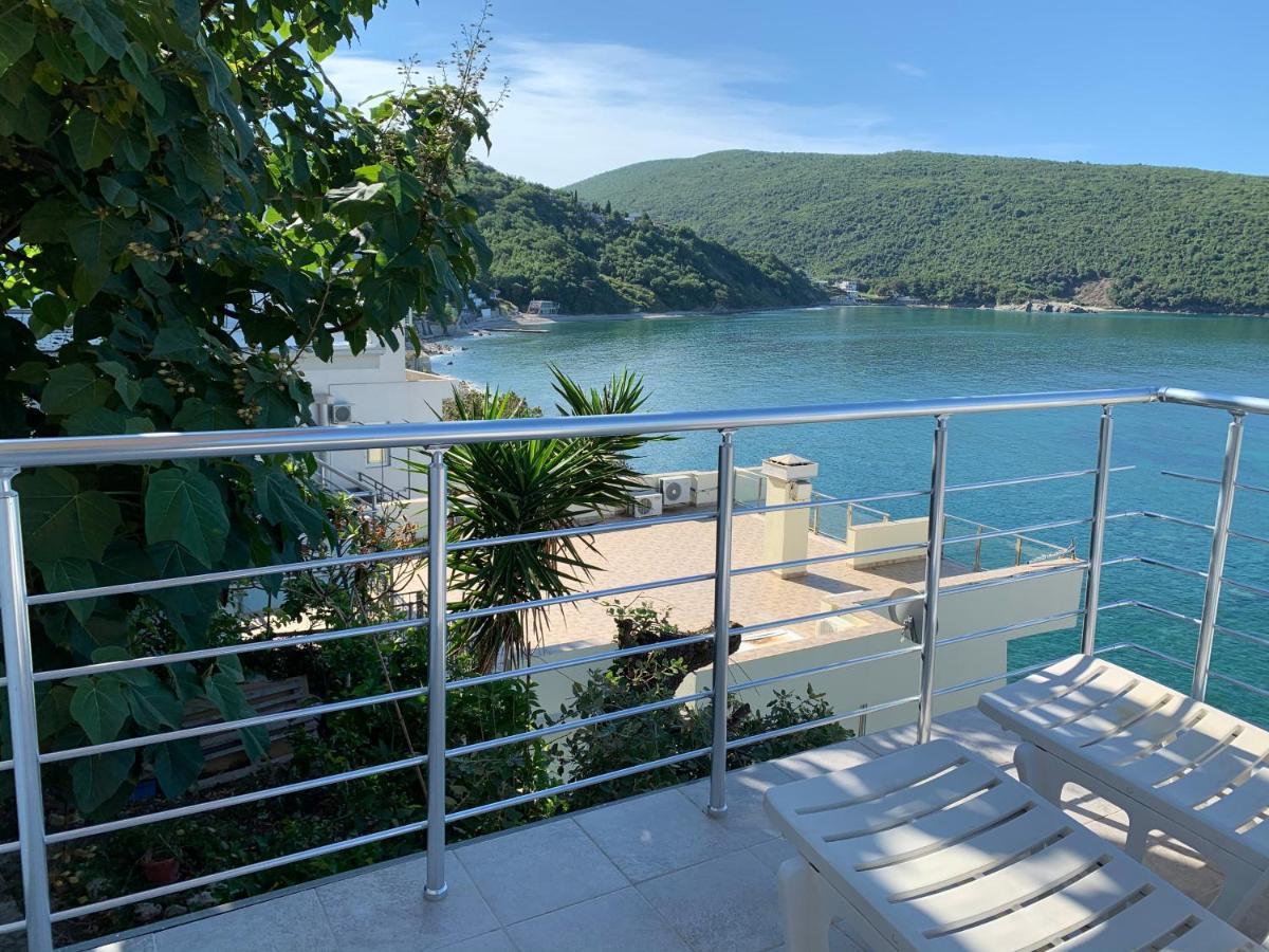 Azzure Apartment Ulcinj Buitenkant foto