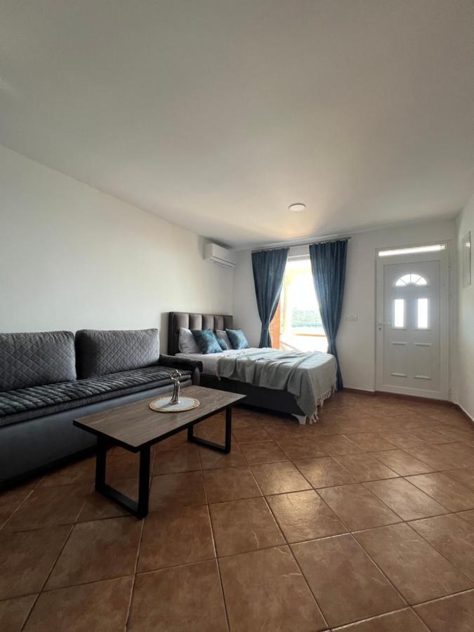 Azzure Apartment Ulcinj Buitenkant foto